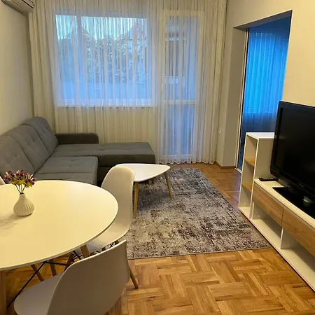 рейна Apartment *
